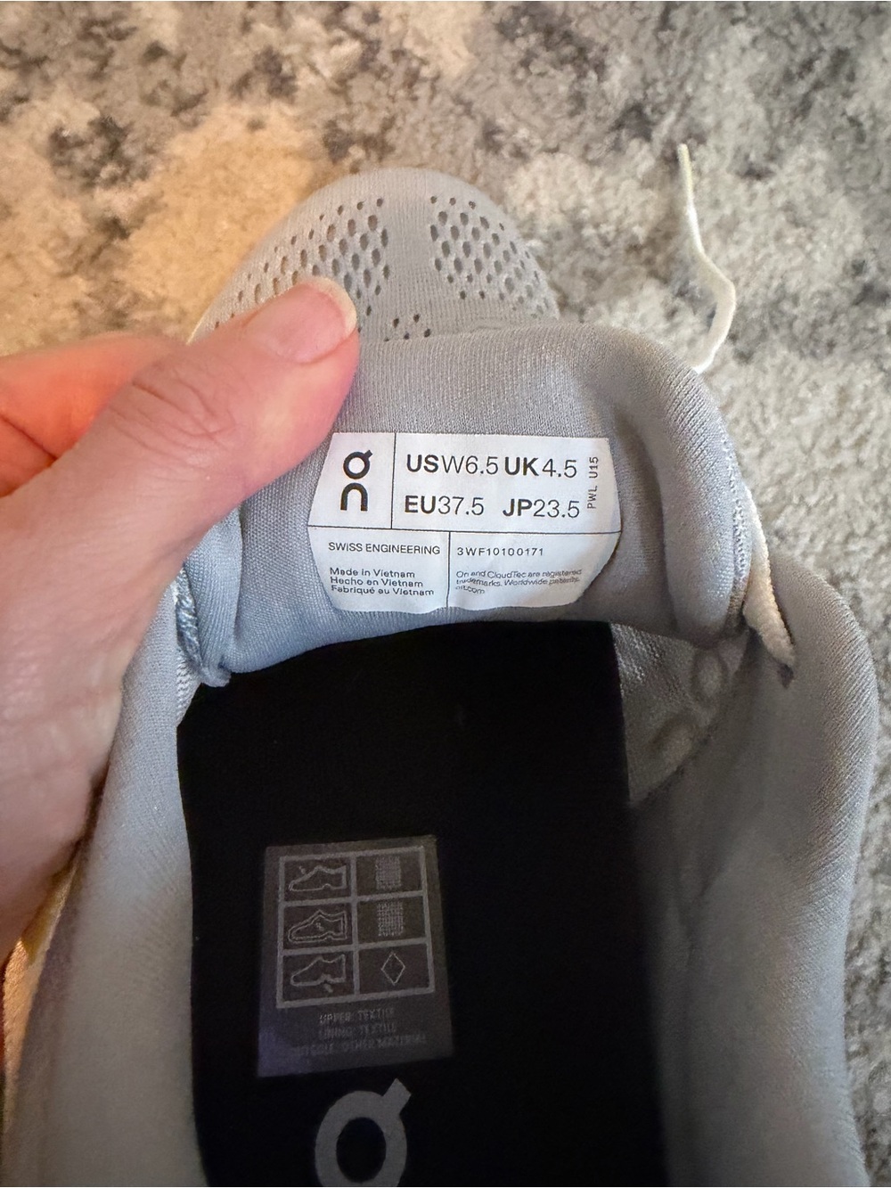 On Running Cloudsurfer 2 shoes in light gray and yellow 6.5 - Picture 6 of 6